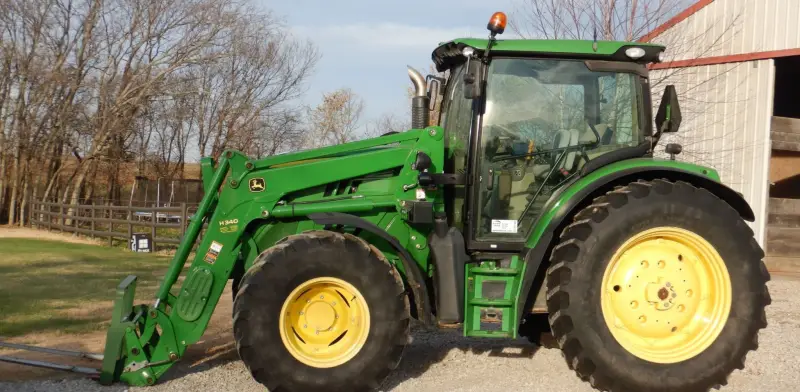 2015 John Deere 6125R photo 2
