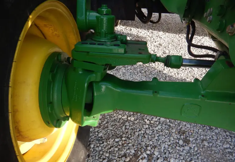 2015 John Deere 6125R photo 40