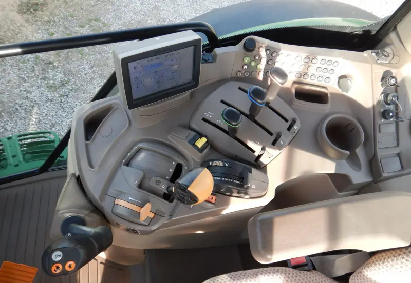 2015 John Deere 6125R photo 14
