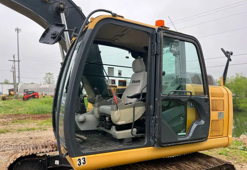 2014 John Deere 130G photo 34