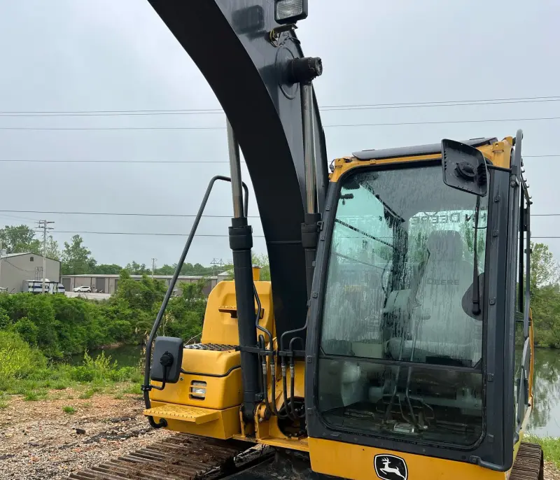 2014 John Deere 130G photo 30