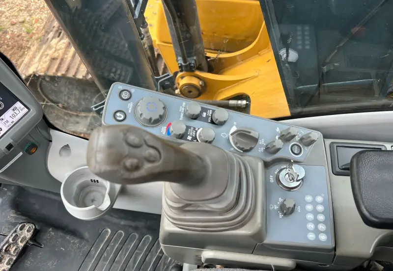 2014 John Deere 130G photo 43