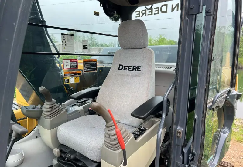 2014 John Deere 130G photo 35