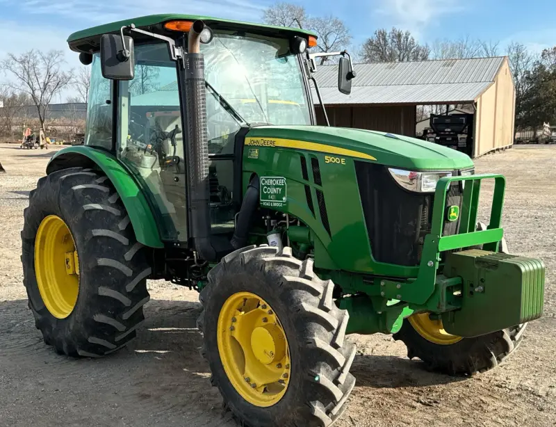 2014 John Deere 5100E photo 3