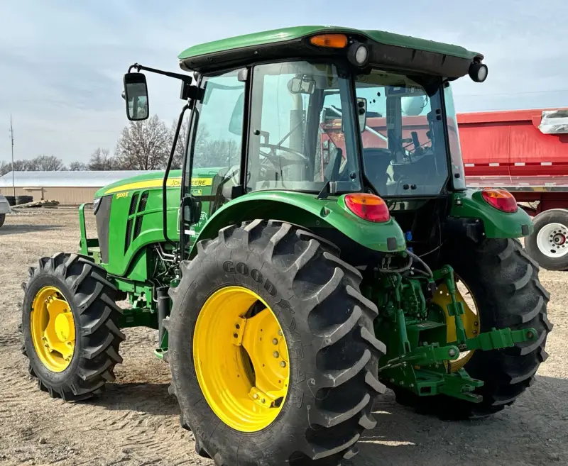 2014 John Deere 5100E photo 7