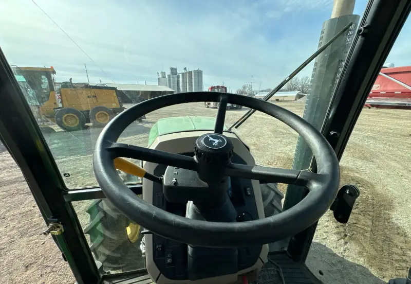 2014 John Deere 5100E photo 20