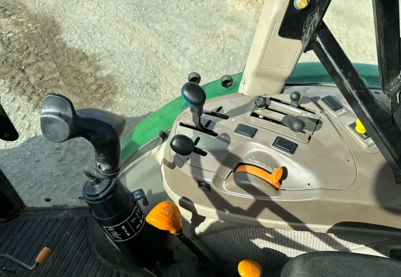 2014 John Deere 5100E photo 24
