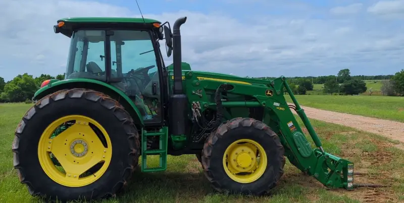 2016 John Deere 6135E photo 4
