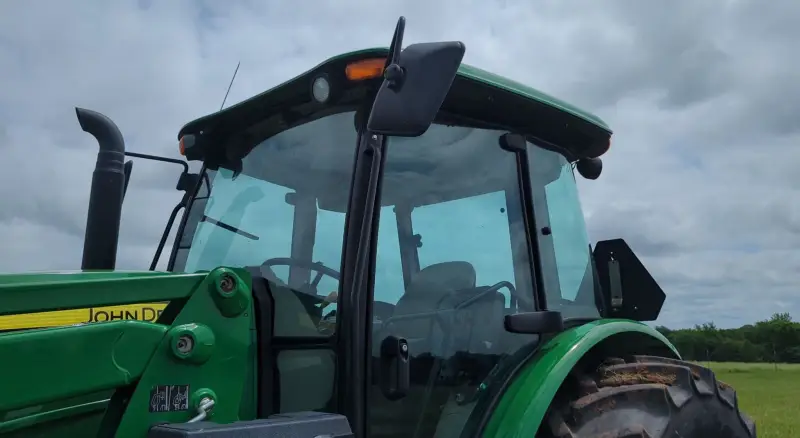 2016 John Deere 6135E photo 15