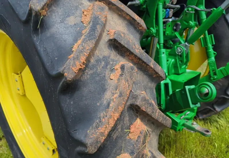 2016 John Deere 6135E photo 48