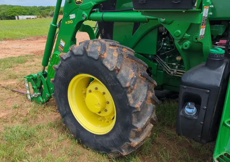 2016 John Deere 6135E photo 49