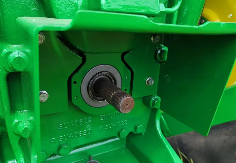 2016 John Deere 6135E photo 23