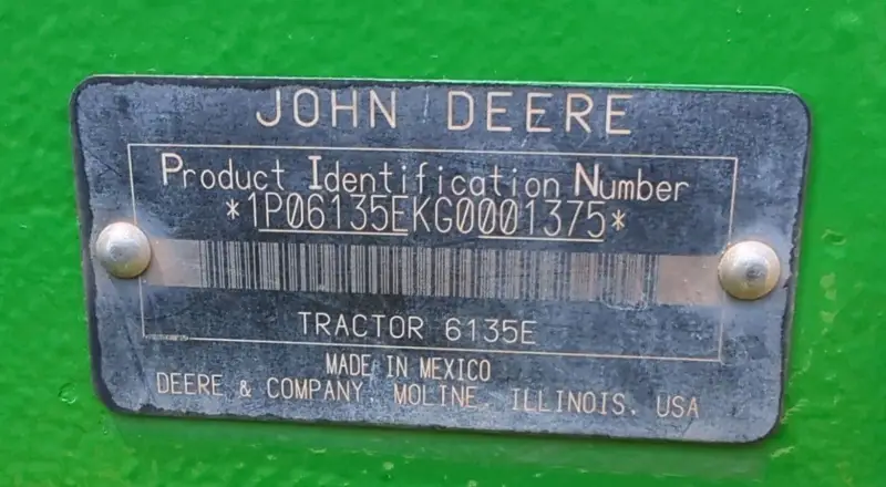 2016 John Deere 6135E photo 53