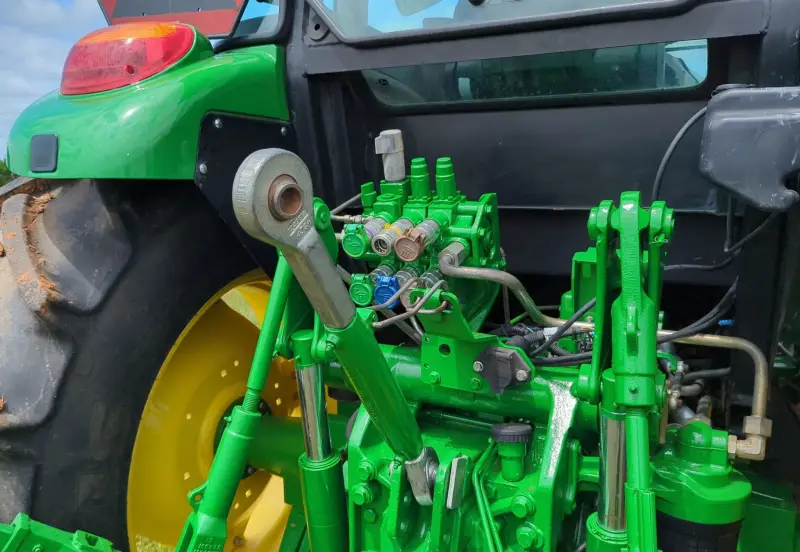 2016 John Deere 6135E photo 21