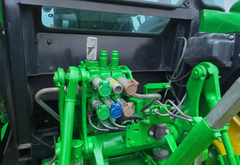 2016 John Deere 6135E photo 20