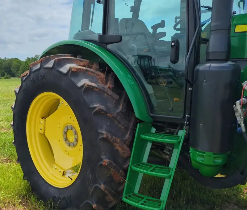 2016 John Deere 6135E photo 44
