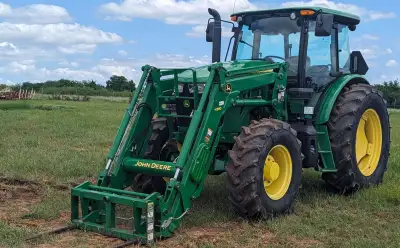 2016 John Deere 6135E