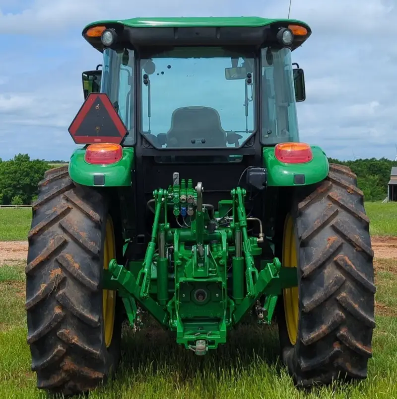 2016 John Deere 6135E photo 6