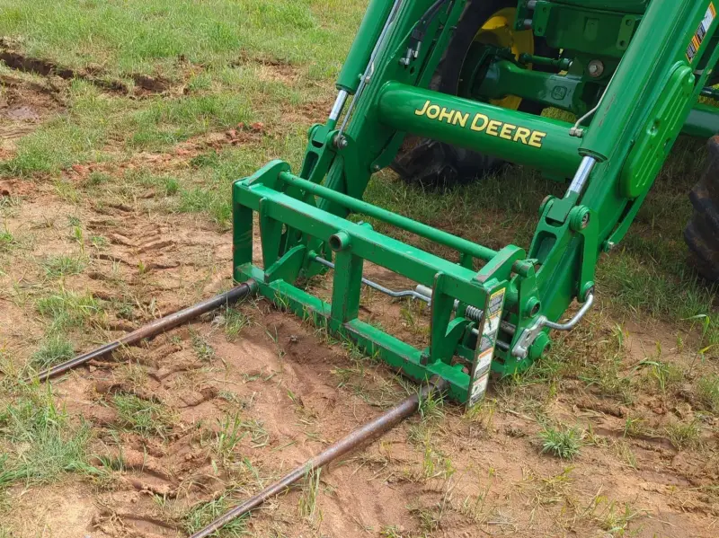 2016 John Deere 6135E photo 8