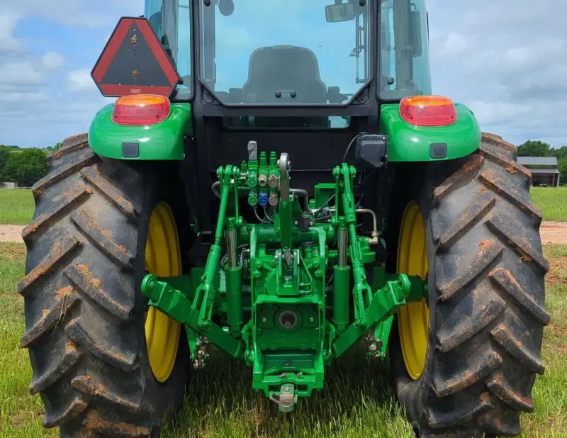 2016 John Deere 6135E photo 19