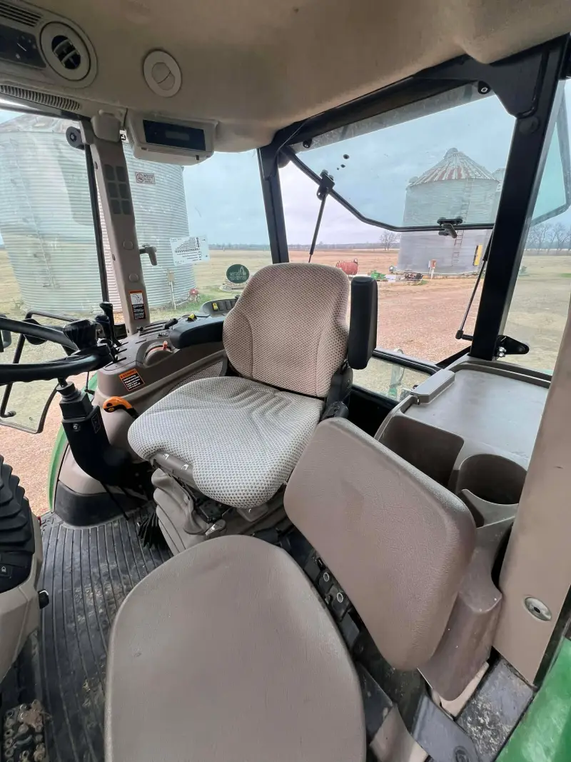 2022 John Deere 6105E Front Loader photo 8