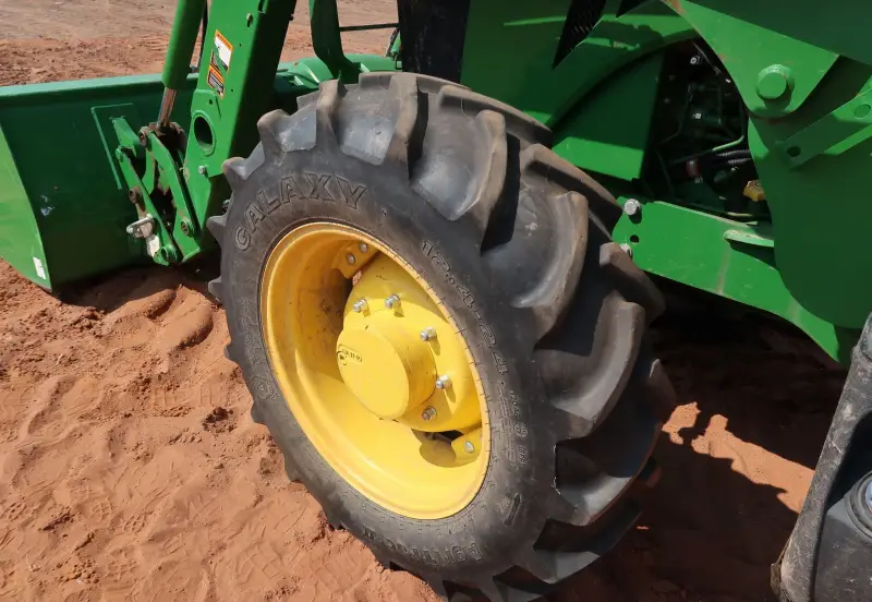 2018 John Deere 5100E photo 79