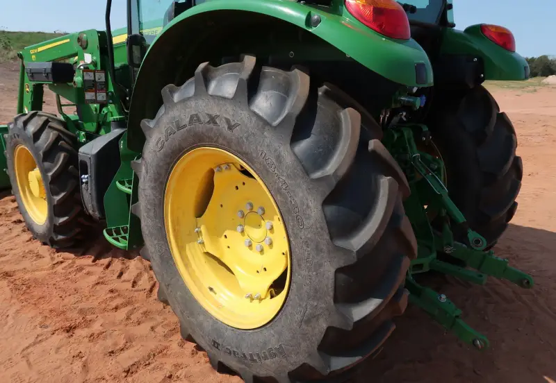 2018 John Deere 5100E photo 76
