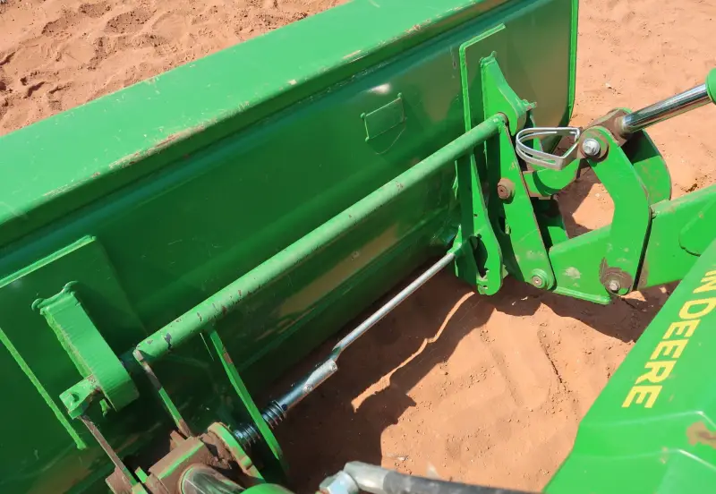 2018 John Deere 5100E photo 56