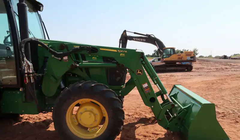 2018 John Deere 5100E photo 58