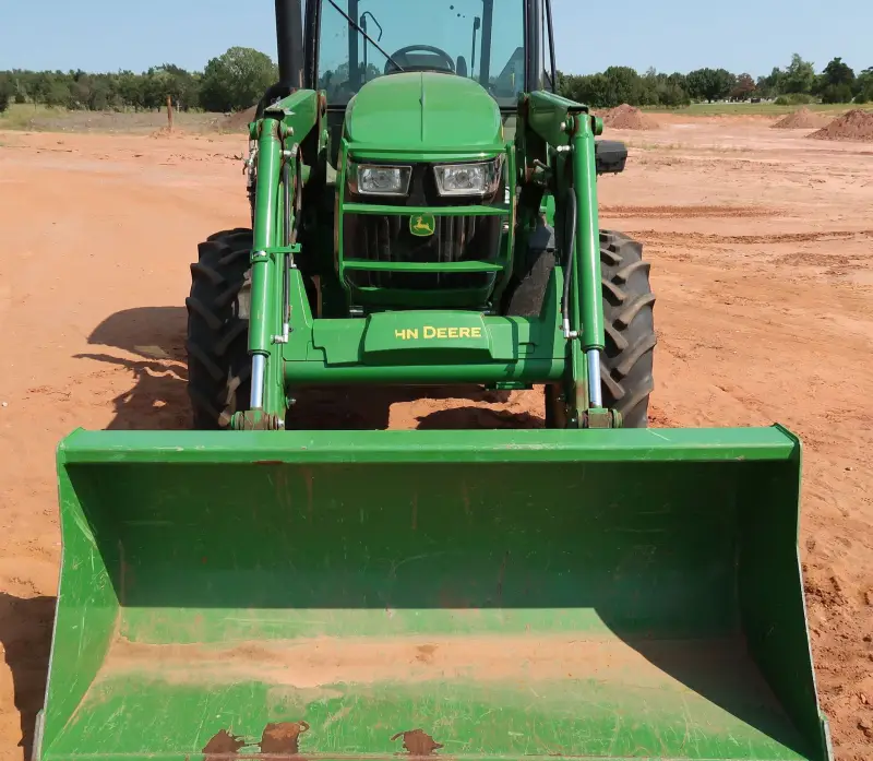 2018 John Deere 5100E photo 48