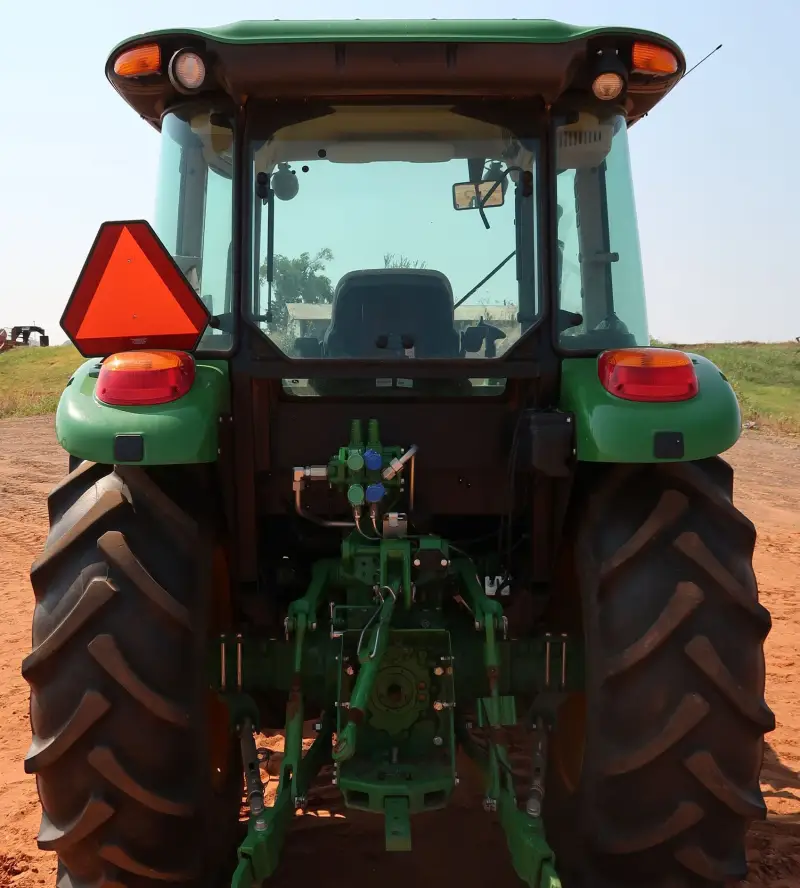 2018 John Deere 5100E photo 6